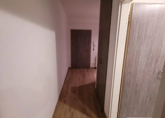 Neu Renoviert Parkplatz Regensburg